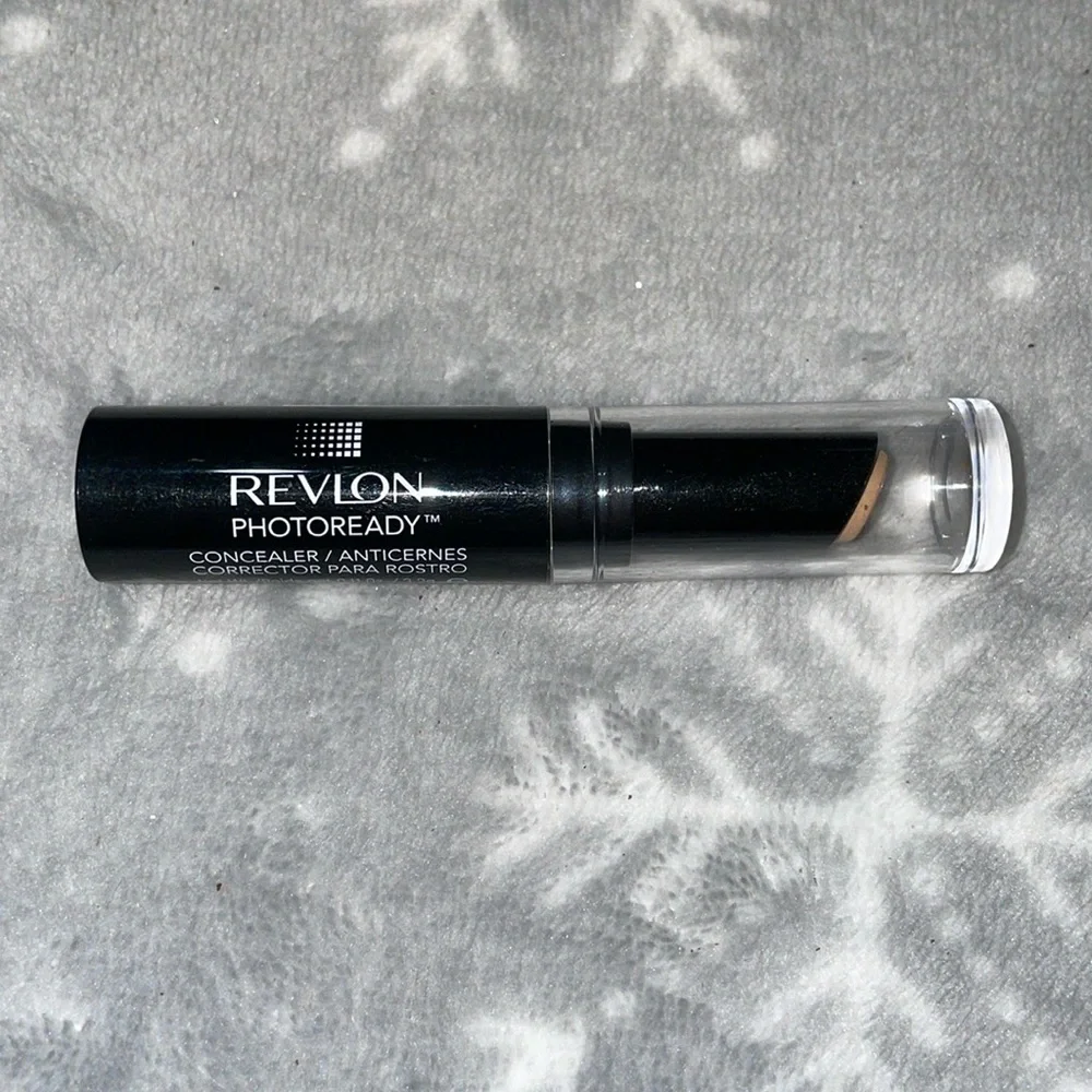 Brush, concealer, and eyeshadow makeup set